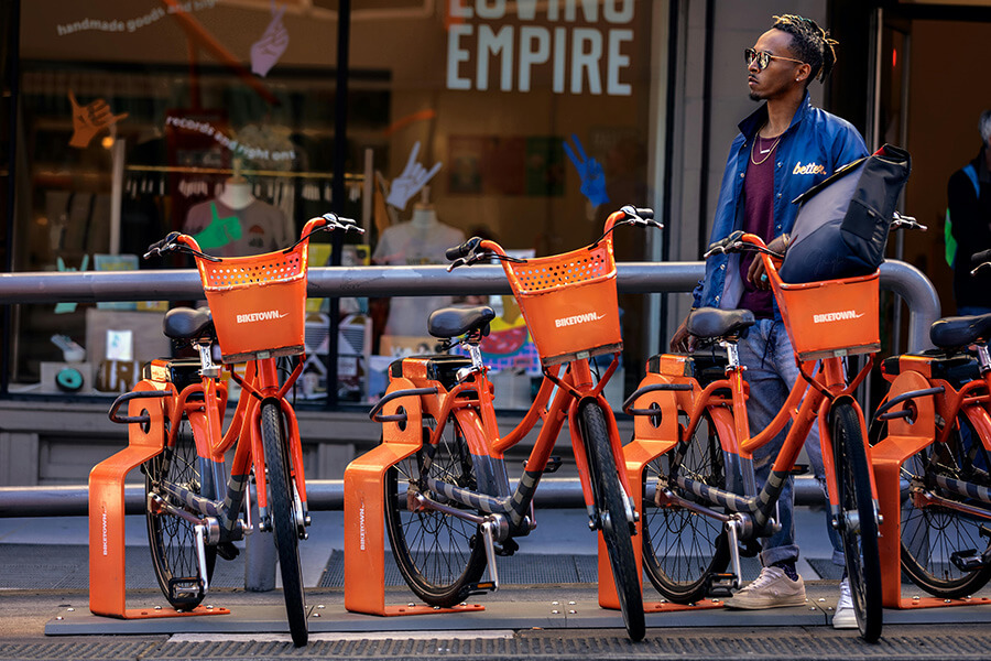 Man by bikeshare_Portland_pexels-cj-graglia-900x600